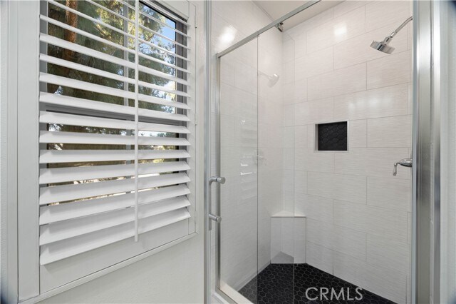 Building Photo - 60 Peony