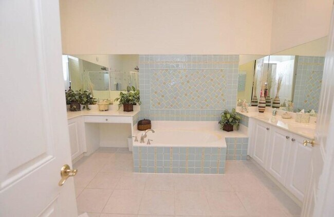 Building Photo - Available for 2026 season -- Fully Furnished - Fiddler's Creek — Resort Style Amenities -- Fiddle...