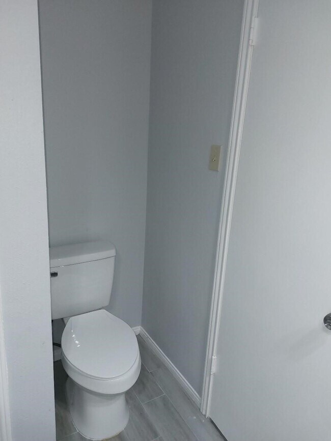 Building Photo - 1846 Hollister St