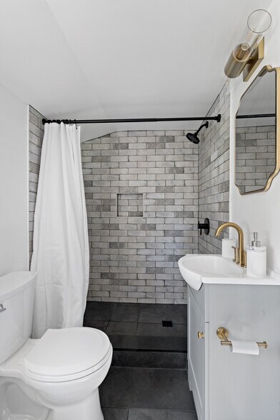 Building Photo - 4413 Albany Post Rd