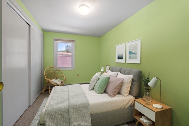 Building Photo - 36 Lark St