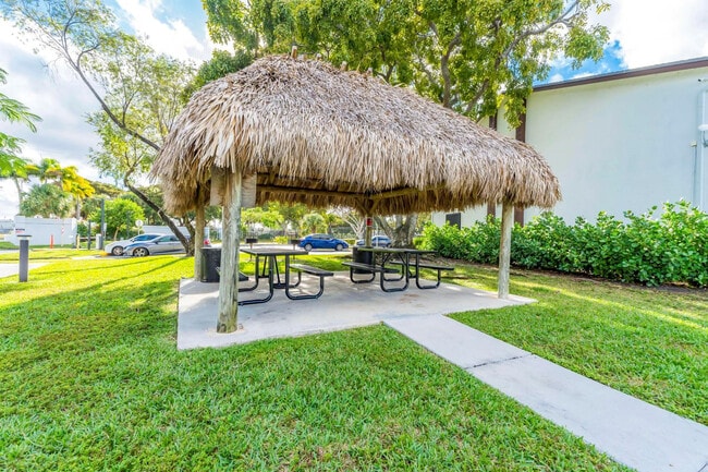 Building Photo - 210 Lake Pointe Dr