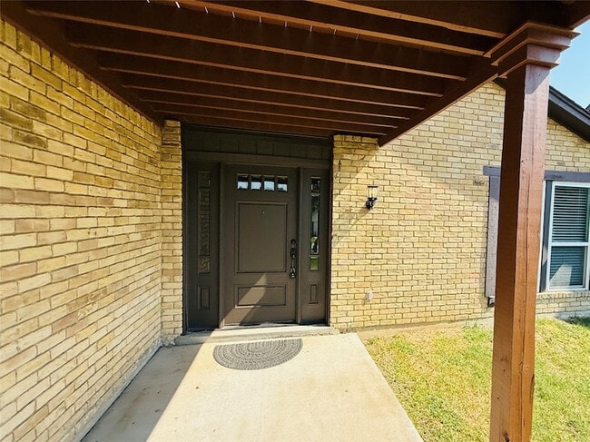 Building Photo - 405 Peninsula Dr