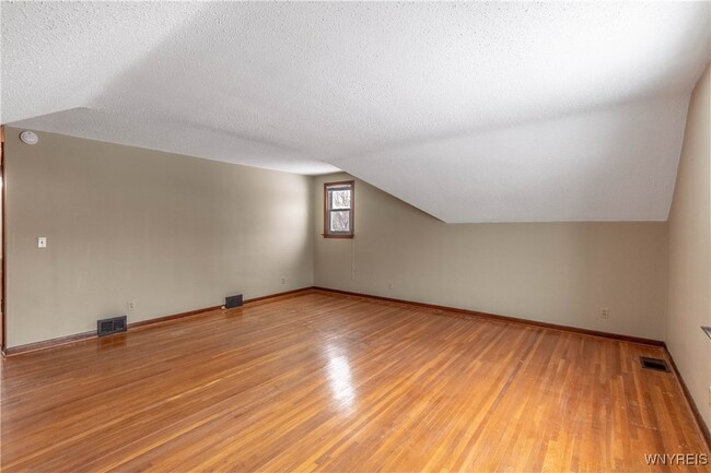 Building Photo - 194 Boncroft Dr