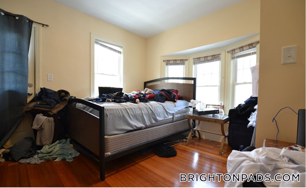Building Photo - 74 Brooks St