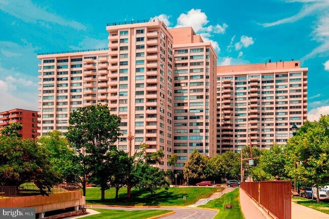 Building Photo - 5500 Friendship Blvd