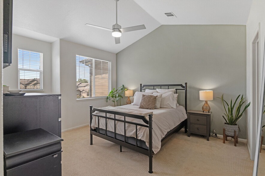 Building Photo - 2192 S Fulton Cir