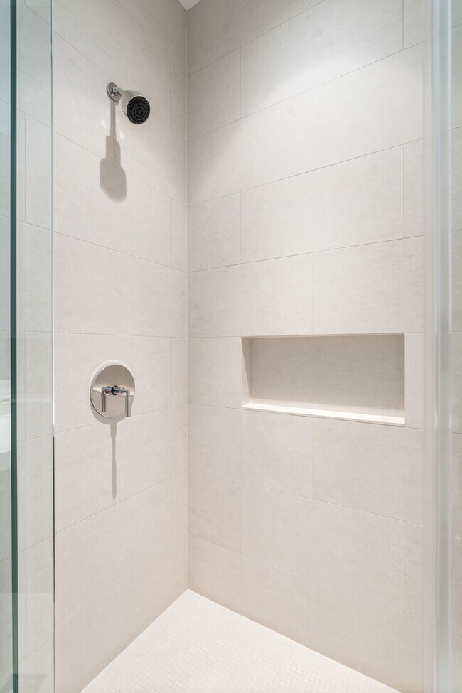 Building Photo - 118 E Erie St