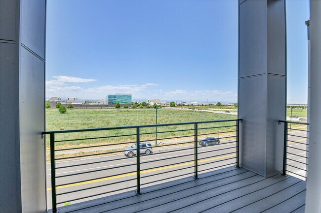 Building Photo - $2,895.00 - 2 Bed, 2.5 Bath Townhome in Prime Denver Location!