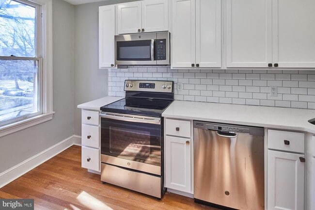 Building Photo - 1400 Delaware Ave