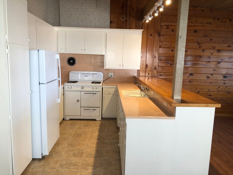 Building Photo - 3802 The Strand