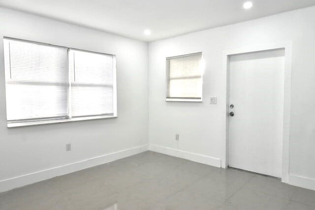 Building Photo - 724 NW 3rd Ct