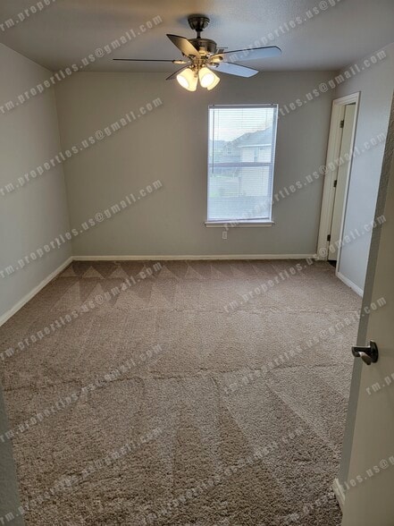 Large master bedroom with his and her closet - 2874 Southampton Way