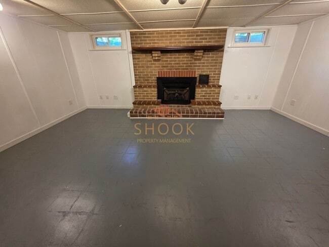 Building Photo - Cozy 3 BR Home Close to Campus and the Res...