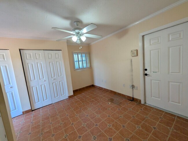 Building Photo - Lovely large 2/2/1 in Beverly HIlls