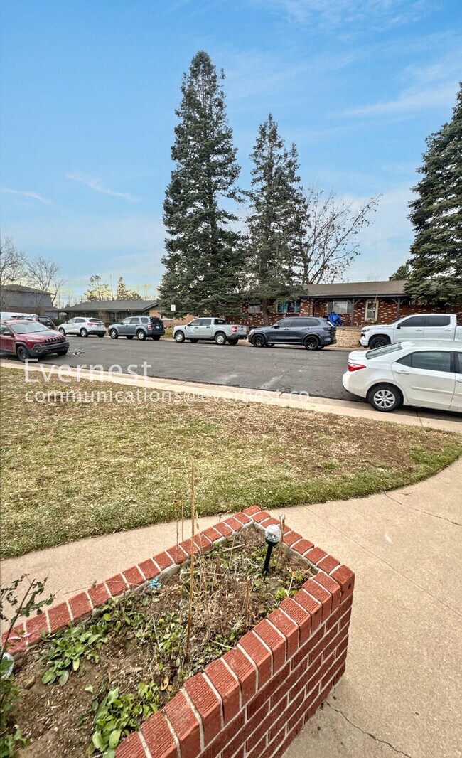 Building Photo - 5618 S Fox Cir