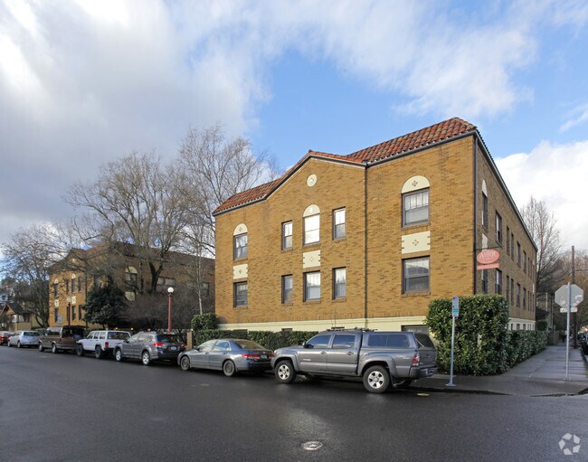 Building Photo - Amber Court Apartments