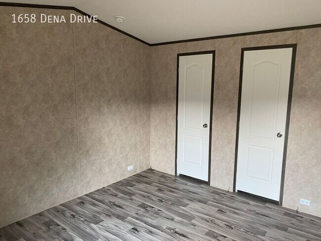 Building Photo - 1658 Dena Dr