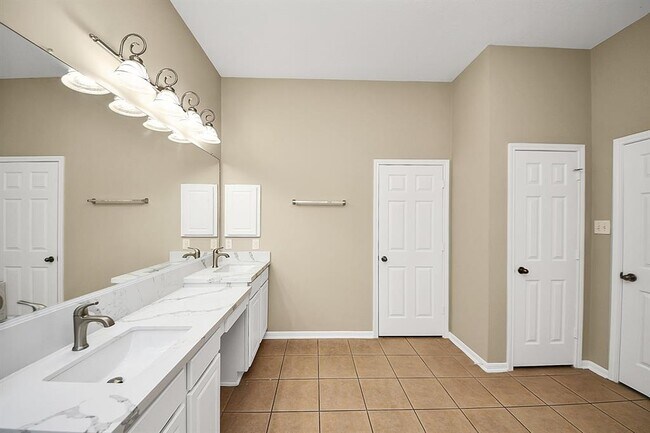 Building Photo - 22035 Emerald Run Ln