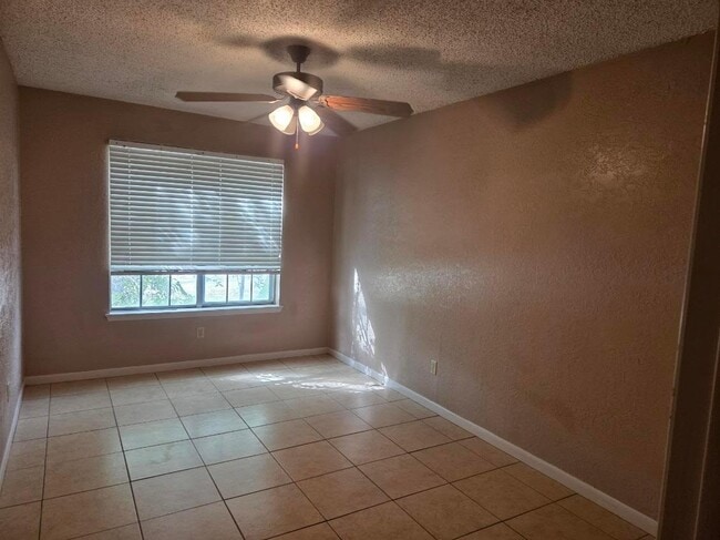 Building Photo - 801 Cagle Ln