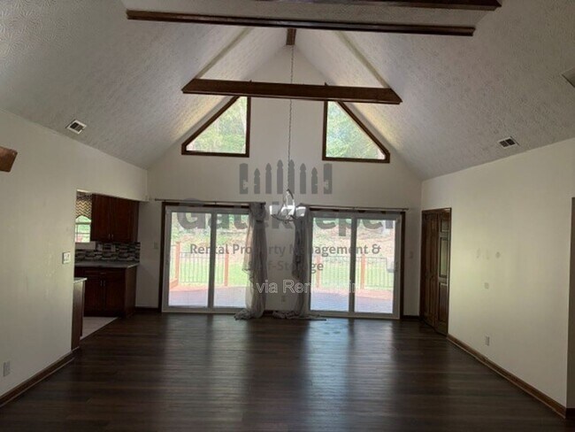 Building Photo - 335 Fairfield Cir