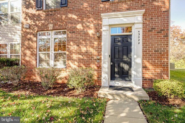 Primary Photo - 43022 Spyder Pl