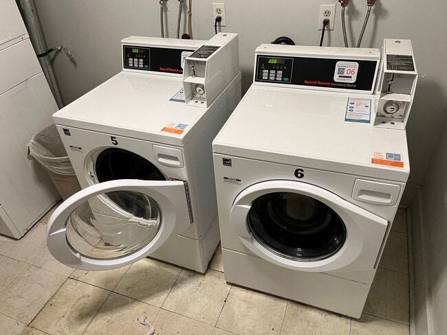 Building Photo - 35 Log St