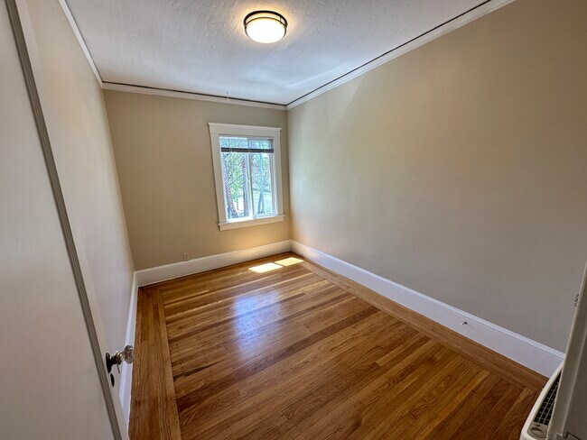 Building Photo - 778 61st St