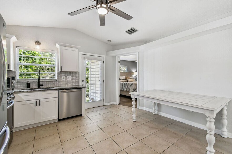 Building Photo - 1763 Montana Ave NE