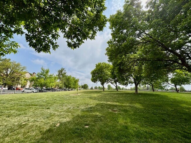 Building Photo - 7730 W 87th Dr