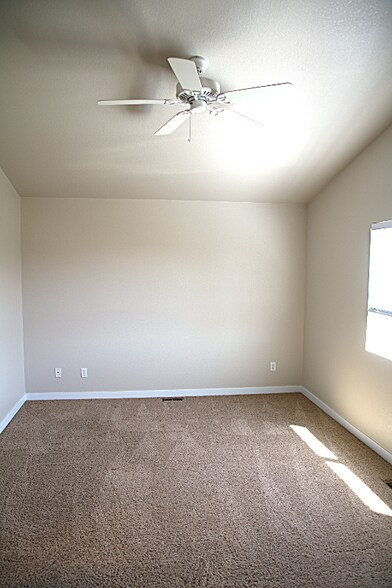 Building Photo - 2651 Sunstone Dr