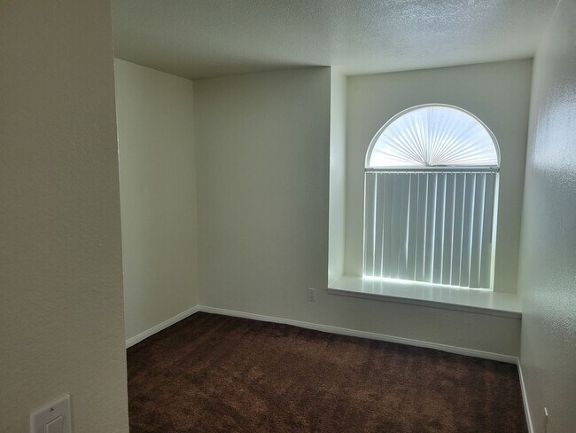 Building Photo - 9325 W Desert Inn Rd