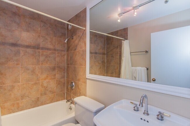 Building Photo - 1 Bedroom / 1 Bathroom in The Grand Ohio! ...