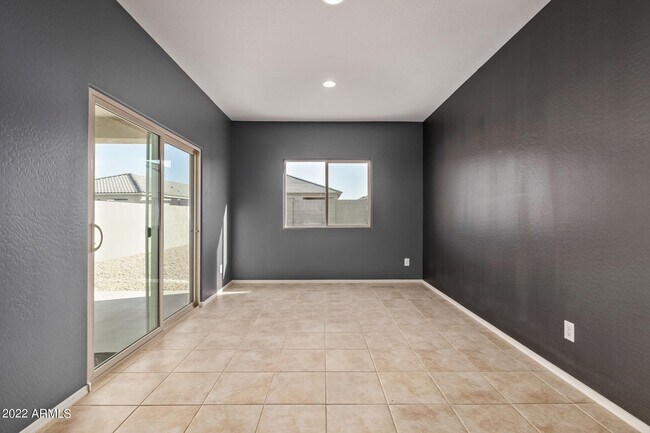 Building Photo - 43721 W Acacia Ave