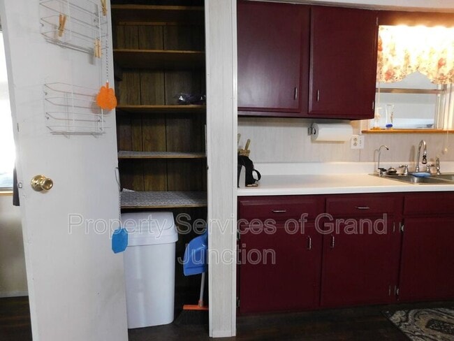 Building Photo - 2954 1/2 Cedar Place