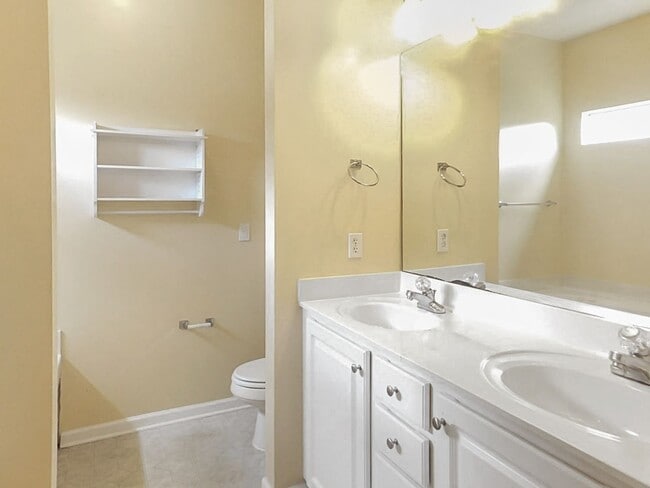 Building Photo - 308 Park Village Dr