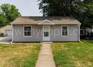 Building Photo - 2 Bedroom / 1 Bathroom GEM! | Near Offutt ...