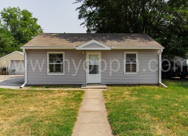 Primary Photo - 2 Bedroom / 1 Bathroom GEM! | Near Offutt ...