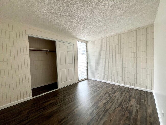 Building Photo - Haiku Hale: 2 Bed, 1 Bath Condo w/ 1 Parki...