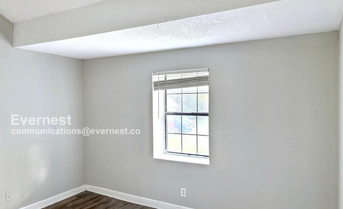 Building Photo - 1320 Ely Rd