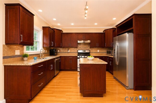 Building Photo - 11320 Sadler Oaks Dr