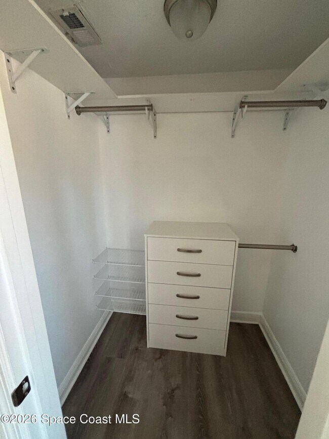 Building Photo - 904 Kensington Dr