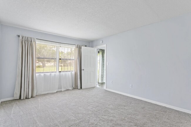 Building Photo - 2 Bed 2 Bath Condo for Rent in 55+ Peaceful Community!