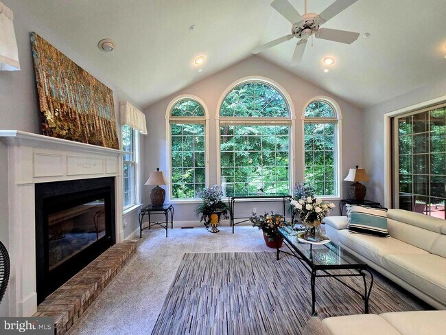 Building Photo - 15401 Jamies Way