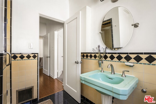 Building Photo - 1147 Westmoreland Ave