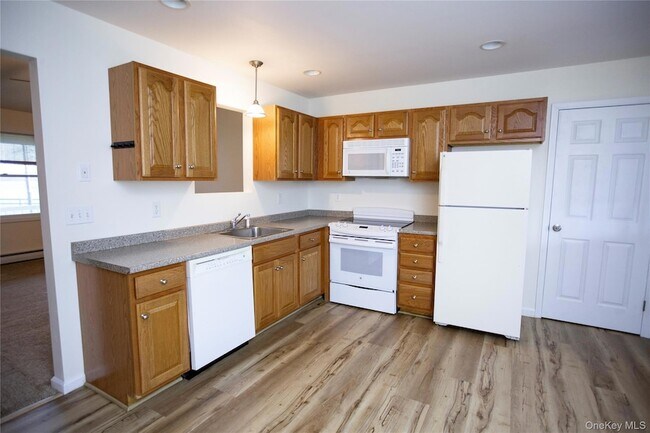 Building Photo - 867 Van Wagner Rd