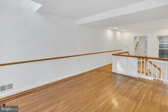 Building Photo - 805 S Charles St