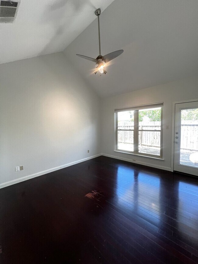 Building Photo - Wonderful 3-bedroom Home in Harris Branch