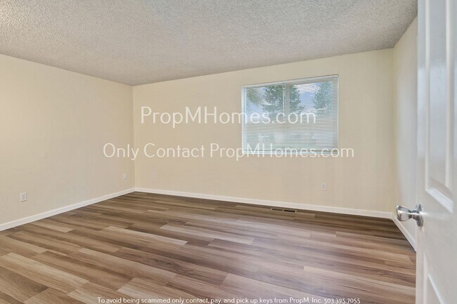 Building Photo - Three Bedroom Ranch In Central Hillsboro w/ Large Fenced Yard!