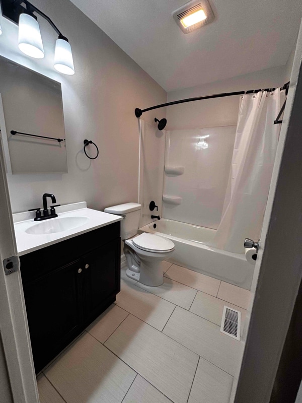 Building Photo - 3740 Dixie Dr
